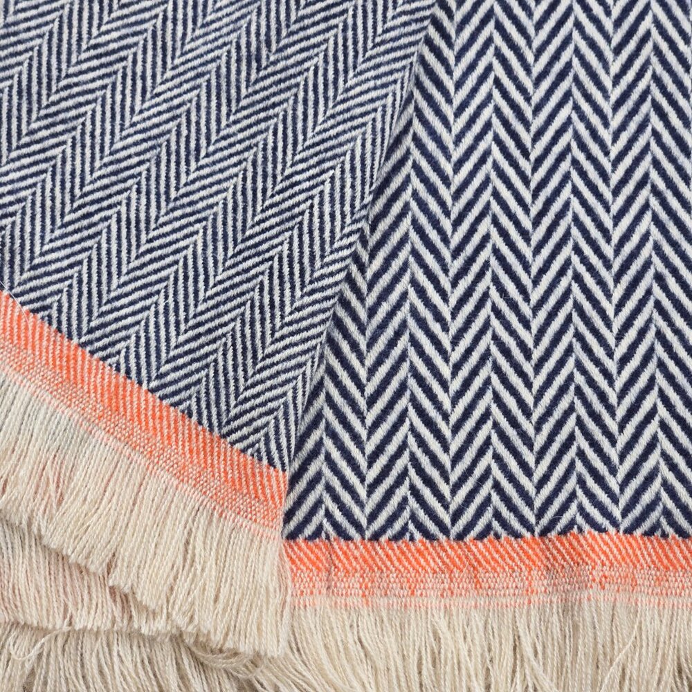NWOT Oversized Scarf 4 Pattern Design Herringbone Diamond White Navy - Picture 8 of 8